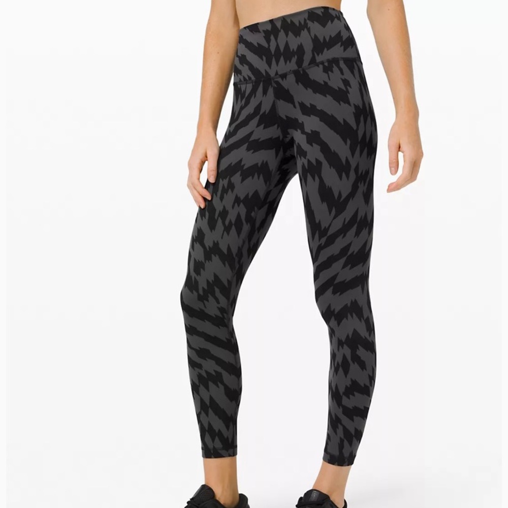Lululemon Wunder Train High Rise Tight 25” size 6